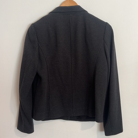 Talbots Petite Black and Grey Houndstooth Blazer - Picture 7 of 9